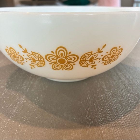 PYREX 443 2 1/2 quart vintage butterfly gold white bowl with yellow flowers - Picture 4 of 5
